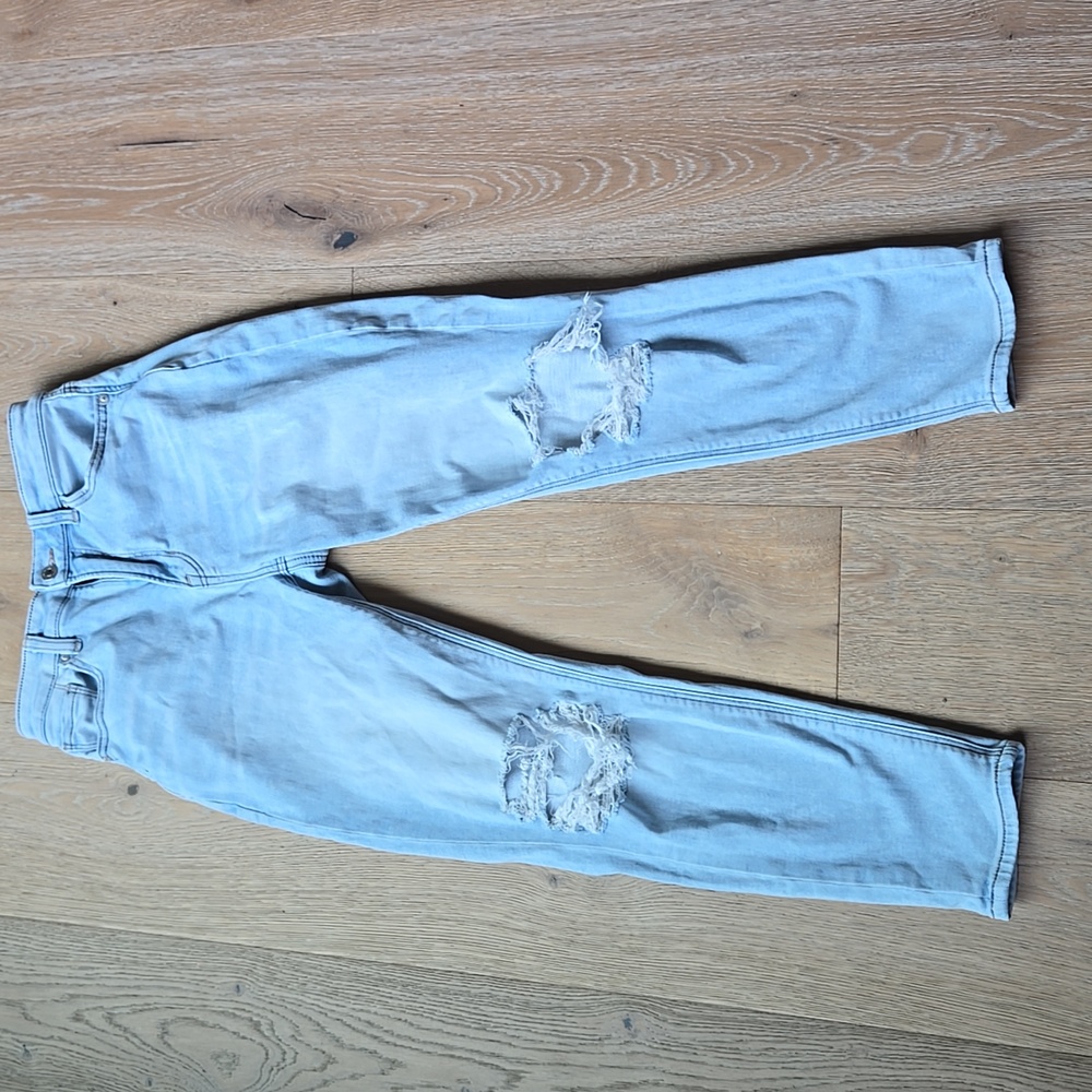 American Eagle Women's 0 Short light Denim Distressed Mom Jean